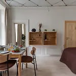 Homey 2br For 6 Near Stroget *