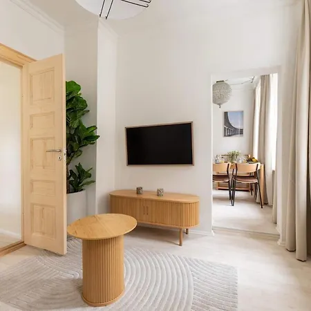 Homey 2br For 6 Near Stroget