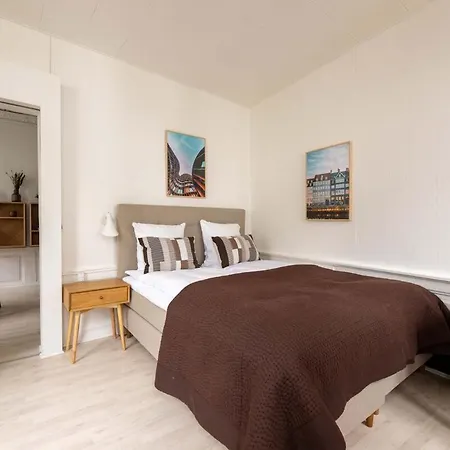 Homey 2br For 6 Near Stroget *