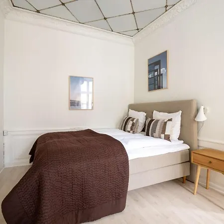 Homey 2br For 6 Near Stroget Apartment *