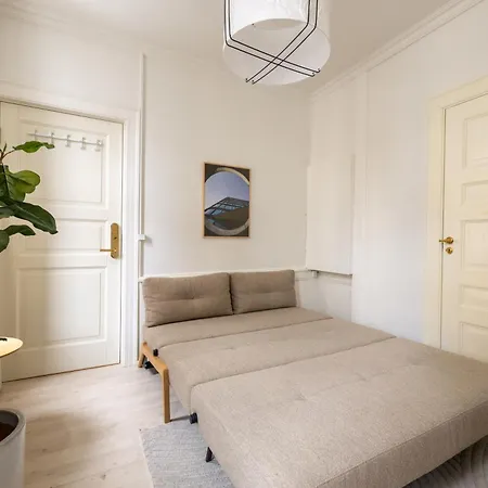 Апартаменты Homey 2br For 6 Near Stroget