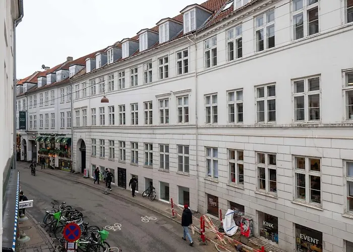 Apartment Homey 2br For 6 Near Stroget *