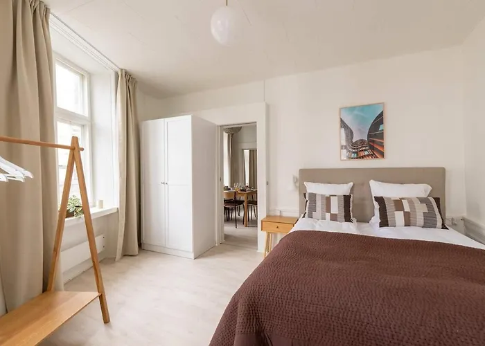 Homey 2br For 6 Near Stroget *