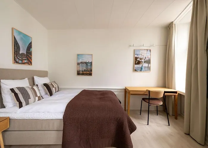 Apartment Homey 2br For 6 Near Stroget