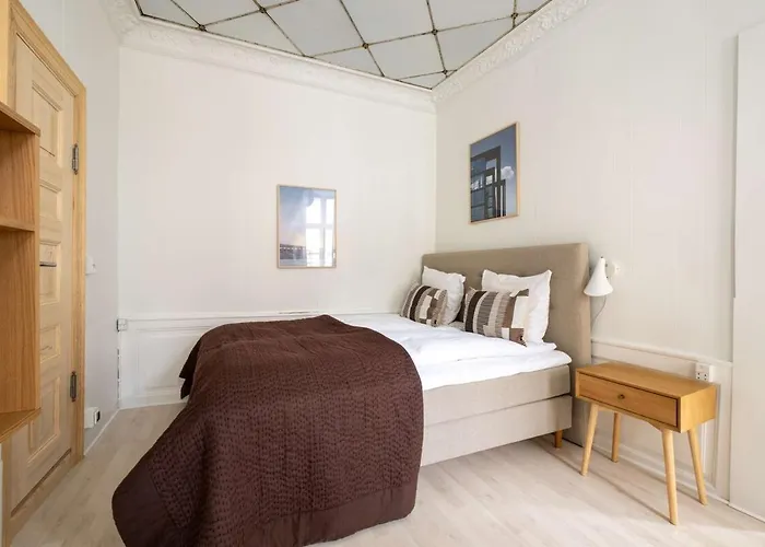 Homey 2br For 6 Near Stroget Апартаменты *