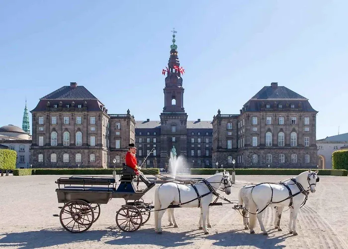 Homey 2br For 6 Near Stroget *